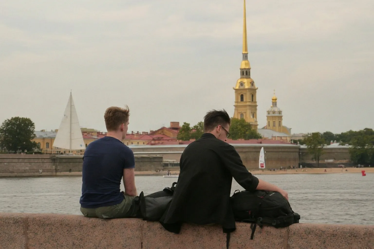 Почему туристический поток в Петербург перестал расти