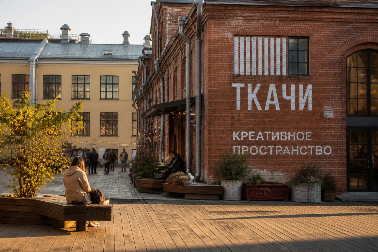 Творческие кластеры и уличные музыканты: как трансформируется культурная карта Петербурга